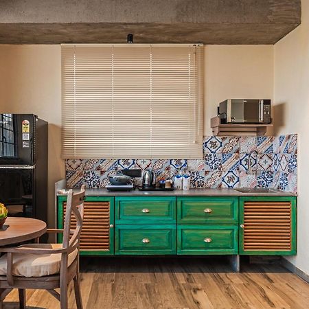 Bougainvilla Apartment Surat Buitenkant foto