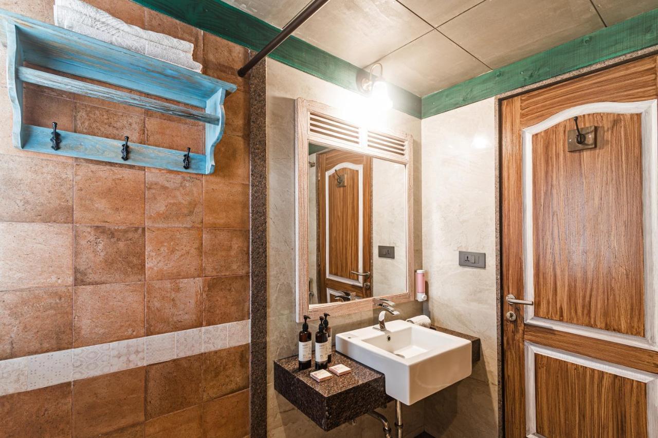 Bougainvilla Apartment Surat Buitenkant foto