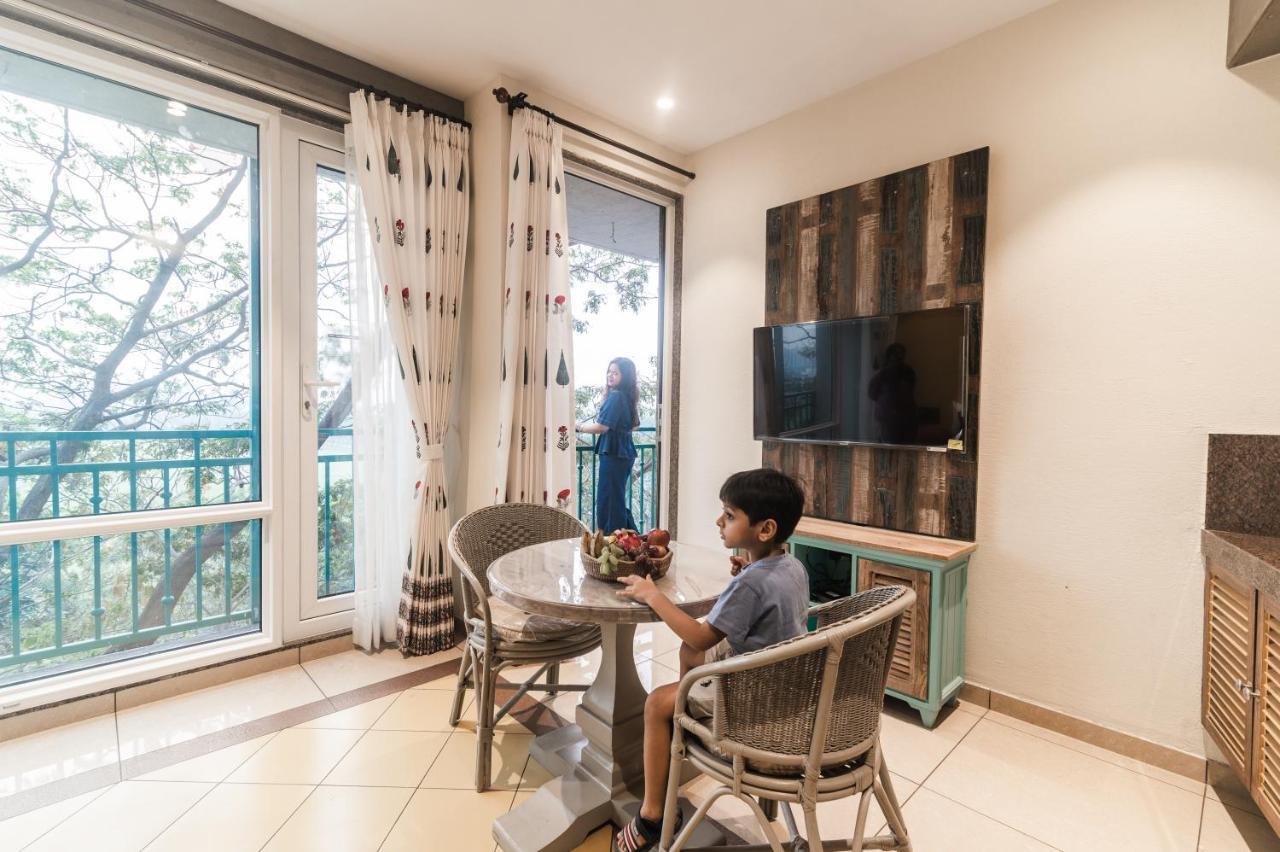 Bougainvilla Apartment Surat Buitenkant foto