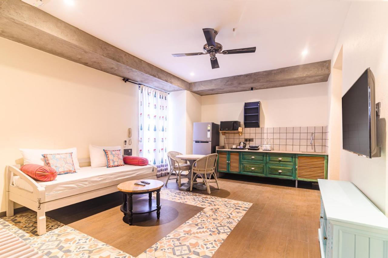 Bougainvilla Apartment Surat Buitenkant foto