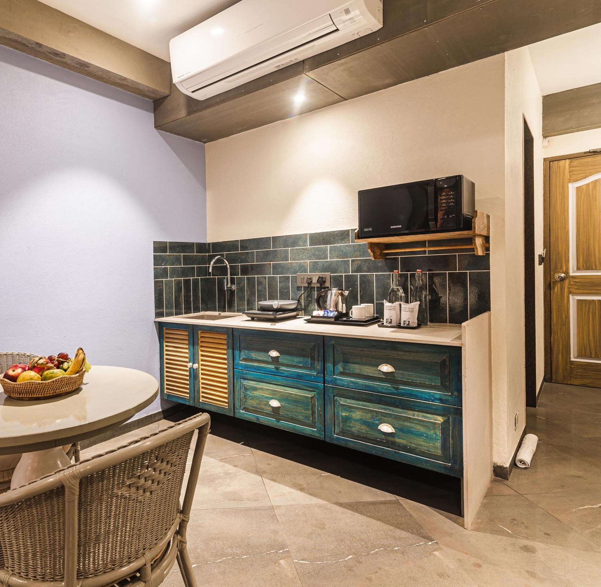 Bougainvilla Apartment Surat Buitenkant foto