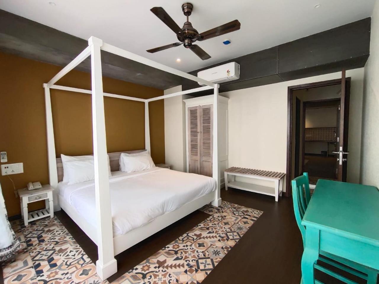 Bougainvilla Apartment Surat Buitenkant foto