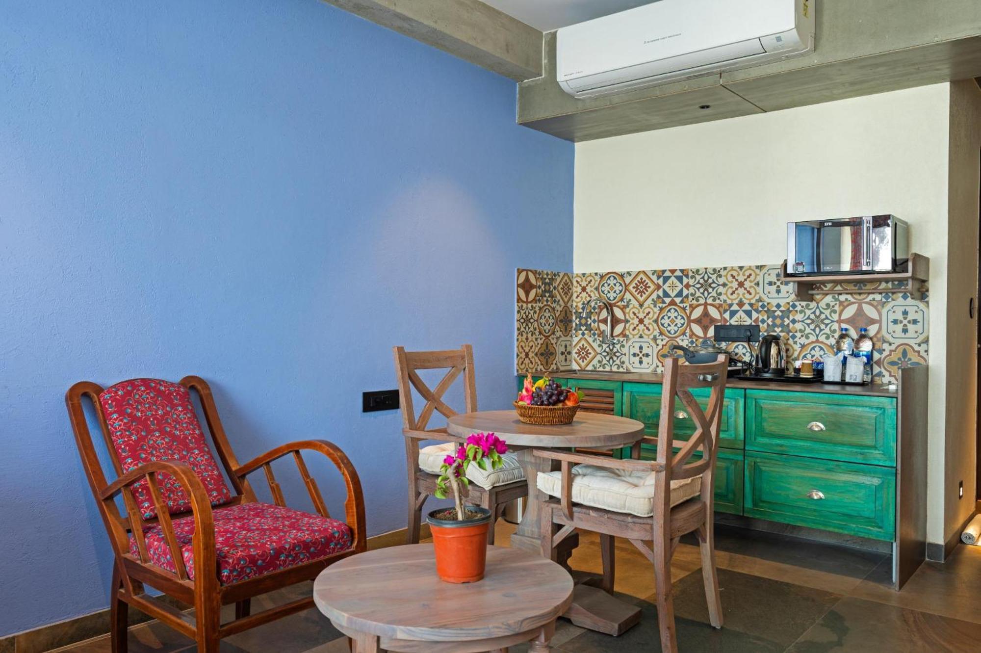 Bougainvilla Apartment Surat Buitenkant foto